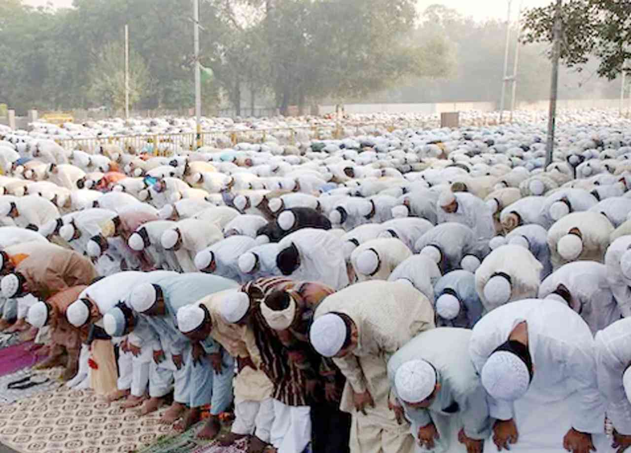FIR-is-to-pray-on-the-street